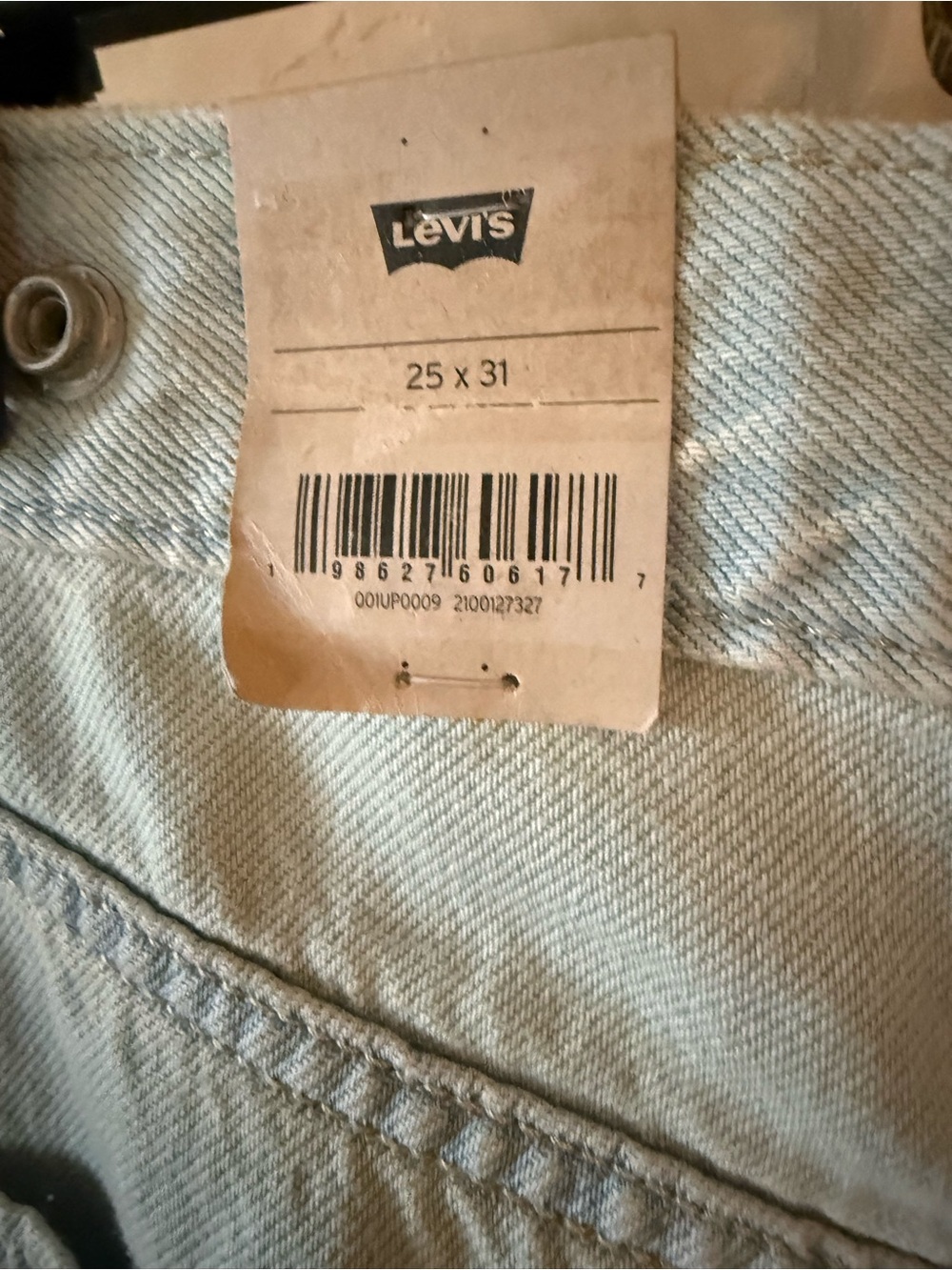Levi's Women's Cinch Baggy Jeans - Picture 4 of 7